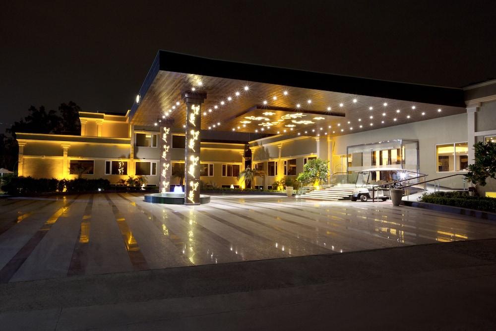 Hotel Atrio By Devam à Gurgaon Extérieur photo