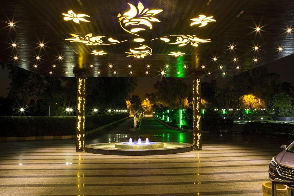 Hotel Atrio By Devam à Gurgaon Extérieur photo
