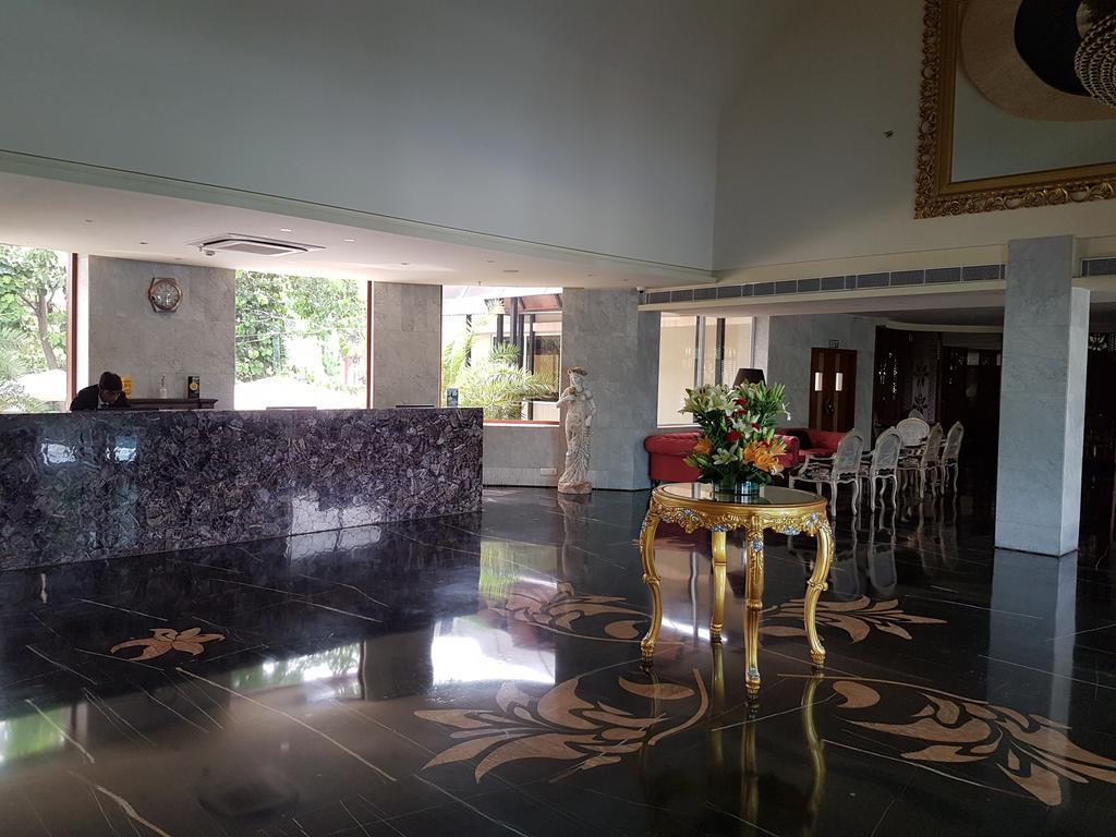 Hotel Atrio By Devam à Gurgaon Extérieur photo