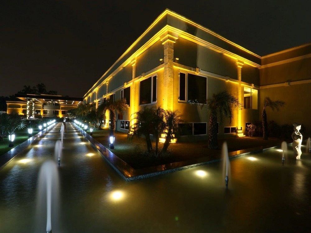 Hotel Atrio By Devam à Gurgaon Extérieur photo