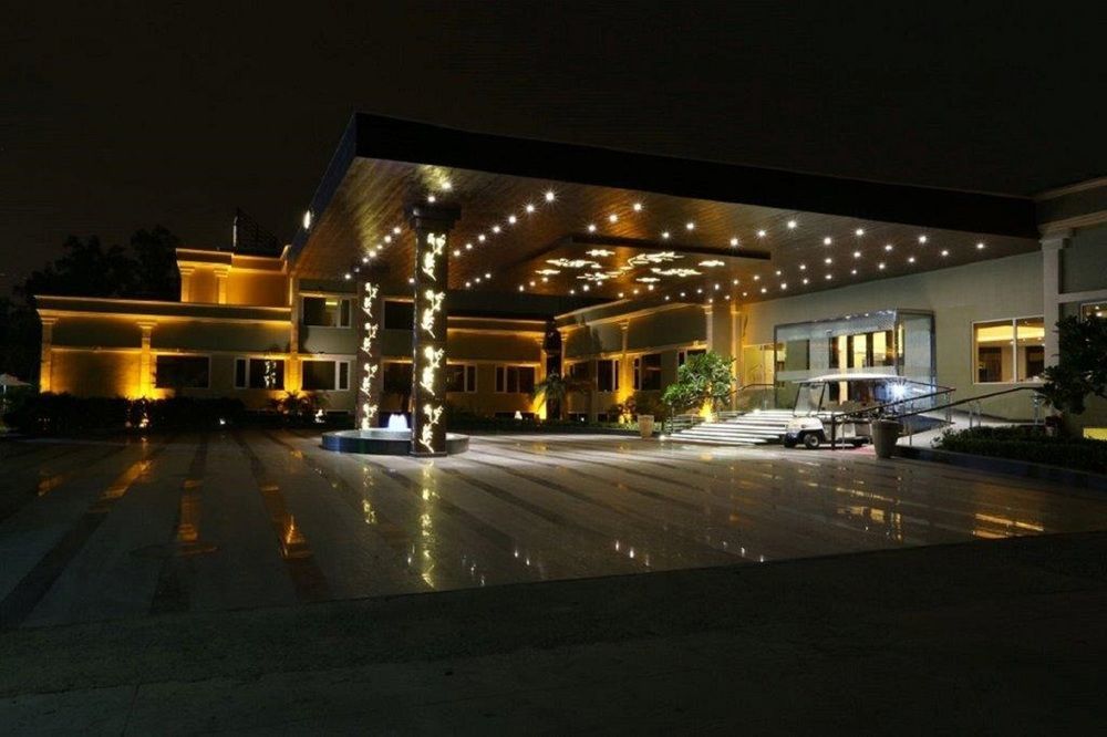 Hotel Atrio By Devam à Gurgaon Extérieur photo