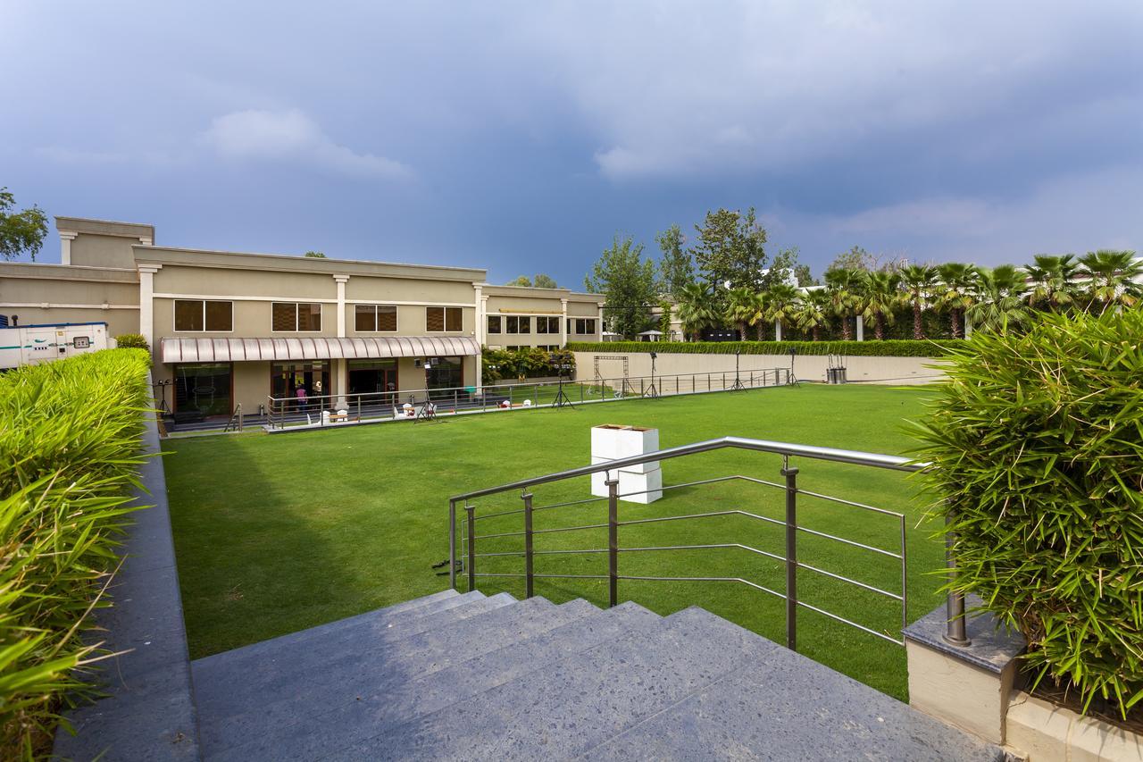 Hotel Atrio By Devam à Gurgaon Extérieur photo