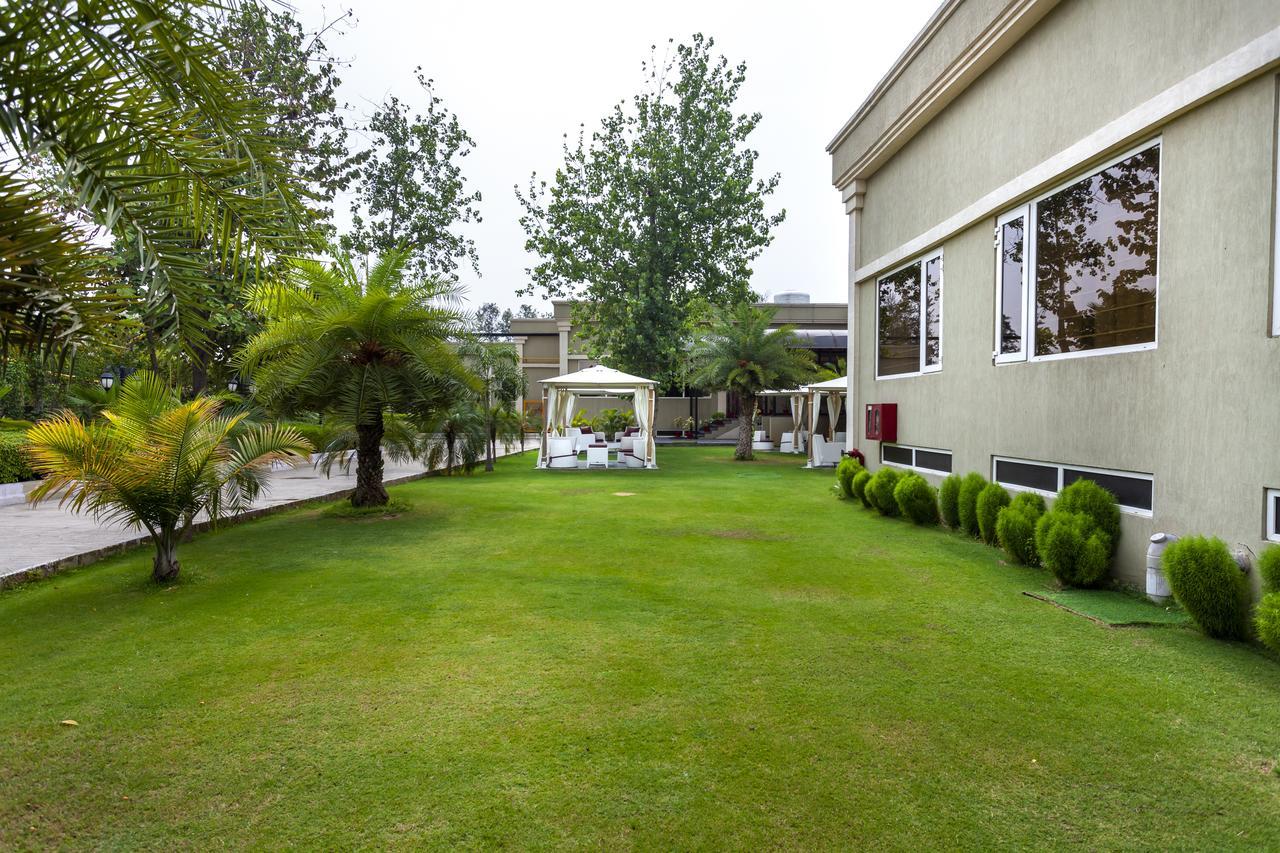 Hotel Atrio By Devam à Gurgaon Extérieur photo