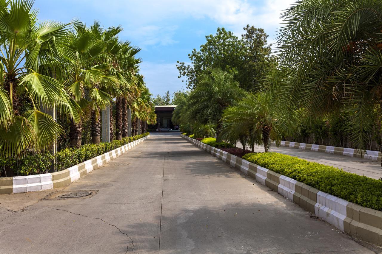 Hotel Atrio By Devam à Gurgaon Extérieur photo