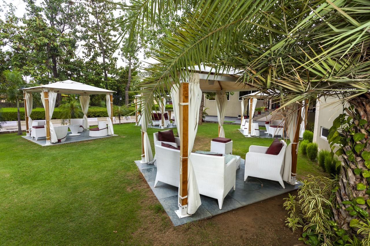 Hotel Atrio By Devam à Gurgaon Extérieur photo