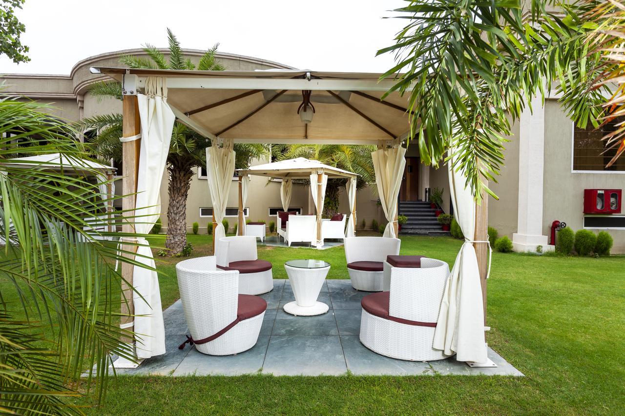 Hotel Atrio By Devam à Gurgaon Extérieur photo